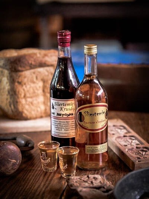 Streekdrankje Sliertemie in het PolderMAS in Ouden Doel (Waasland)