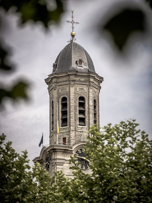 De kerktoren van Lokeren (Waasland)