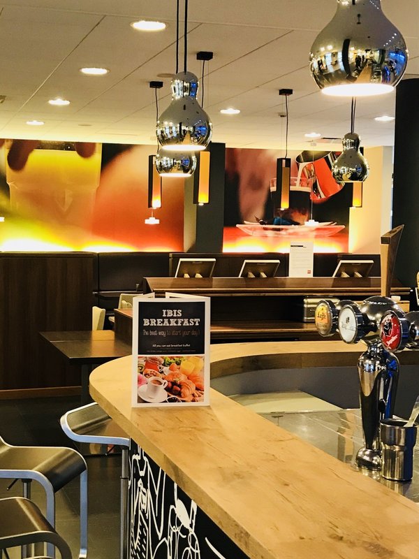 Ibis Sint-Niklaas Centrum bar